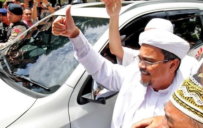 Tokoh Tionghoa Bongkar Rekayasa Fitnah ke Habib Rizieq Tokoh Tionghoa Bongkar Rekayasa Fitnah ke Habib Rizieq