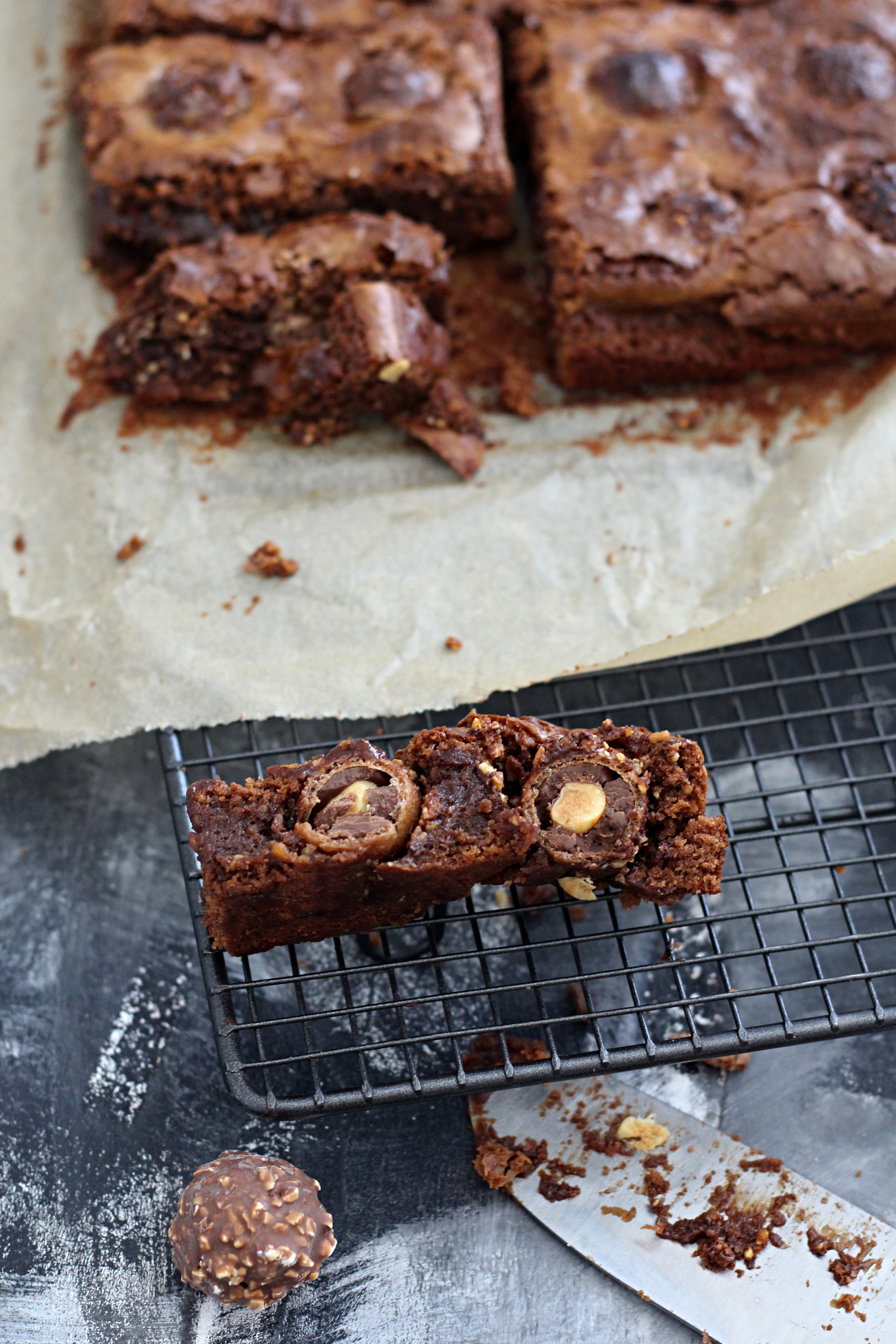 extra schokoladige Brownies mit Rocher - Biskuitwerkstatt