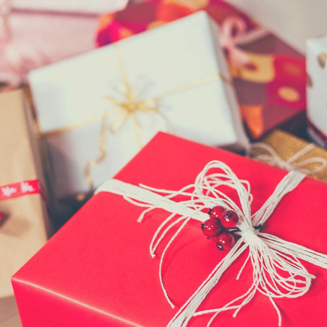 Christmas Gift Ideas For Your Boyfriend's Parents | A few ideas for you to check out.