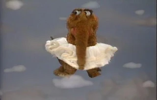 Snuffy sings If I Was a Cloud in the Sky. Sesame Street Best of Friends