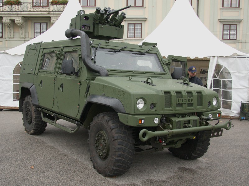 бронемашина iveco lmv. бронеавтомобиль рысь. Iveco 65e19wm lmv "рысь". Iveco lmv m65 рысь. Iveco lmv рысь.
