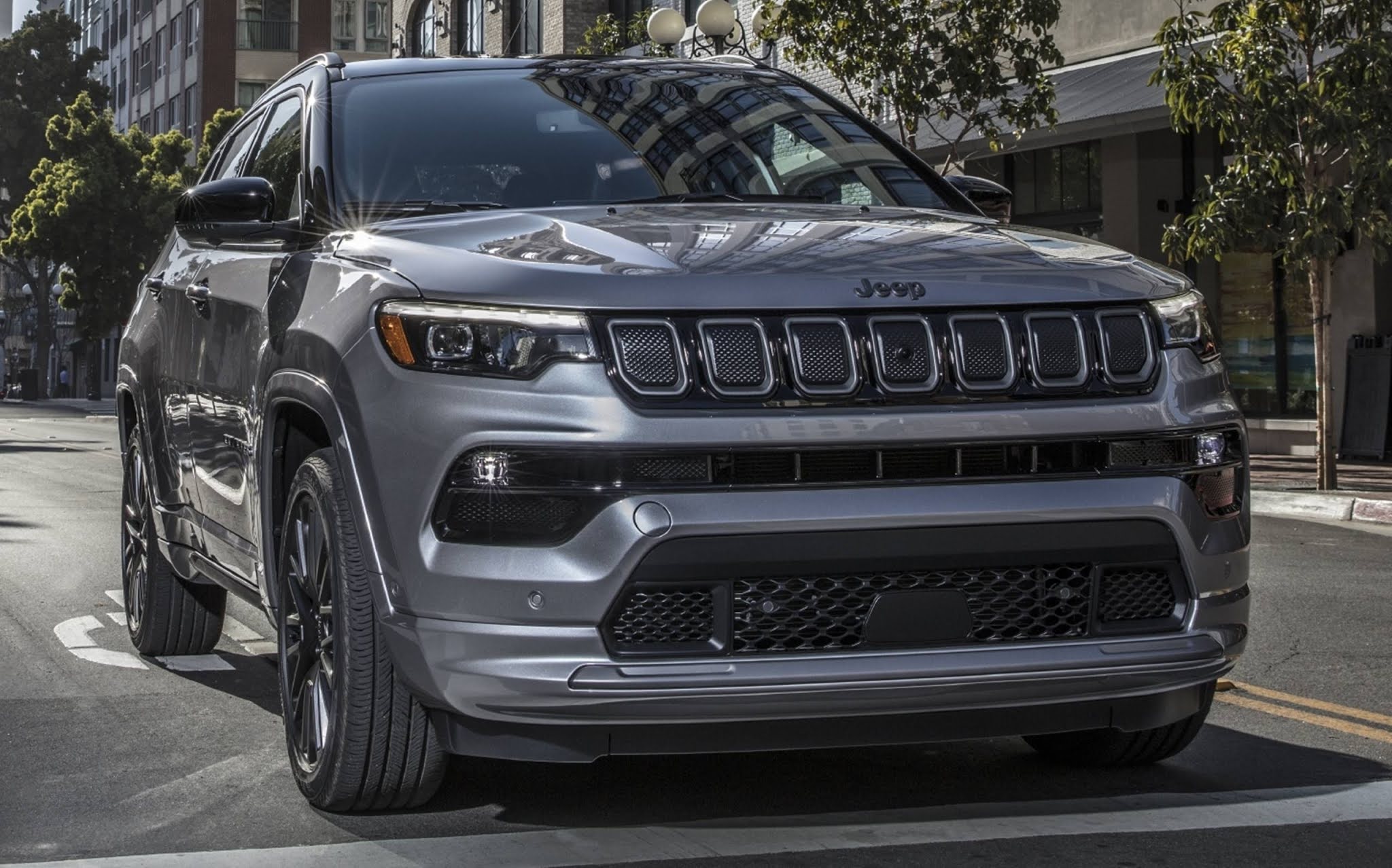 Jeep Compass 2022 ganha facelift e novo interior para os EUA