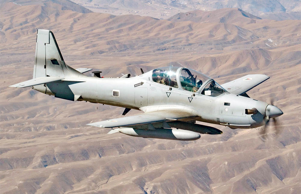 Fuerza Aérea de Chile recibe dos nuevos aviones Embraer A29B Super