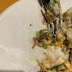 Cliente encontra rã em salada de restaurante no RN e imagem viraliza nas redes sociais.
