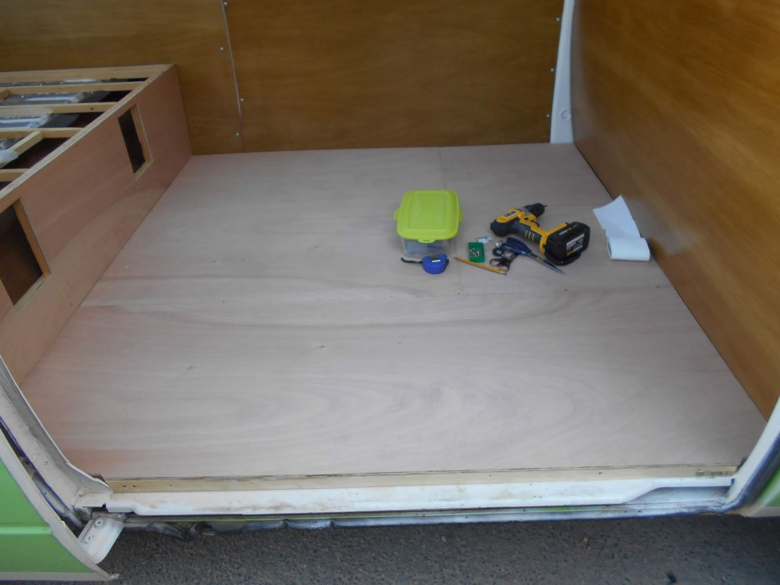 BohemiVan VANLIFE Fitting a Campervan Subfloor and Lino