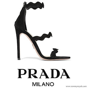 Kate-Middleton-wore-PRADA-Scalloped-suede-sandals.jpg