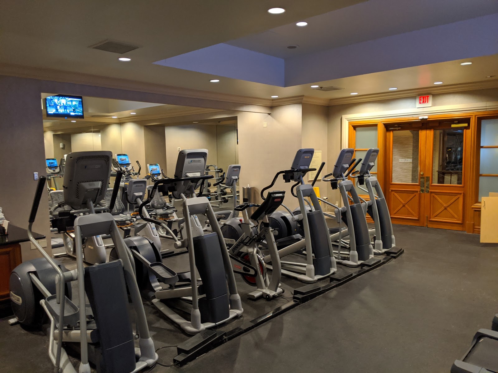 Hotel room and gym review Mandalay Bay in Las Vegas