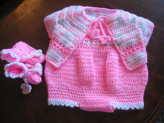 BLURT Blogger: Newborn Kit layettes FREE BABY PATTERN LINKS