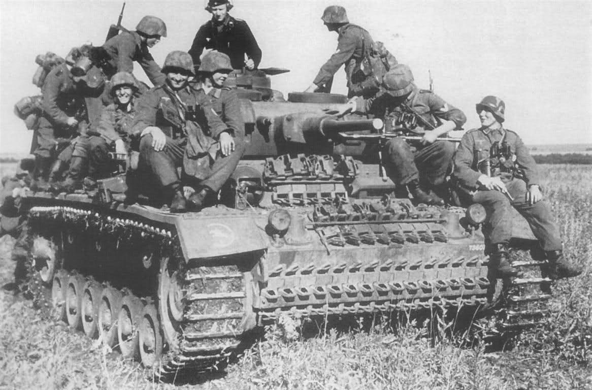 Красные немецкие танки. 15 Танковая дивизия вермахта PZ III. 4-Я танковая армия вермахта. 4 Танковая дивизия вермахта 1945. 24 Танковая дивизия вермахта.
