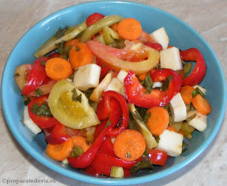 Muraturi asortate reteta salata de cruditati in otet pentru iarna retete conserve legume acre gogonele morcovi telina gogosari,