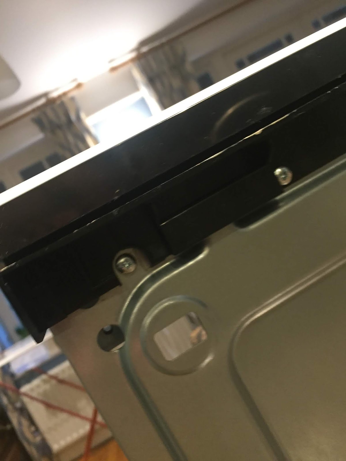 Repairing a Bosch microwave oven with a rusty door