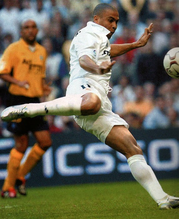 REAL MADRID TV: La primera Liga de Ronaldo Luiz Nazario - 2002/2003