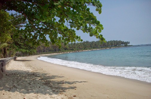 Pesona Keindahan Wisata Pantai Ciputih di Ujung Kulon