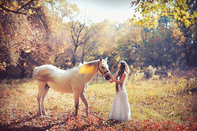 Hermosa mujer con su caballo - Horse and girl