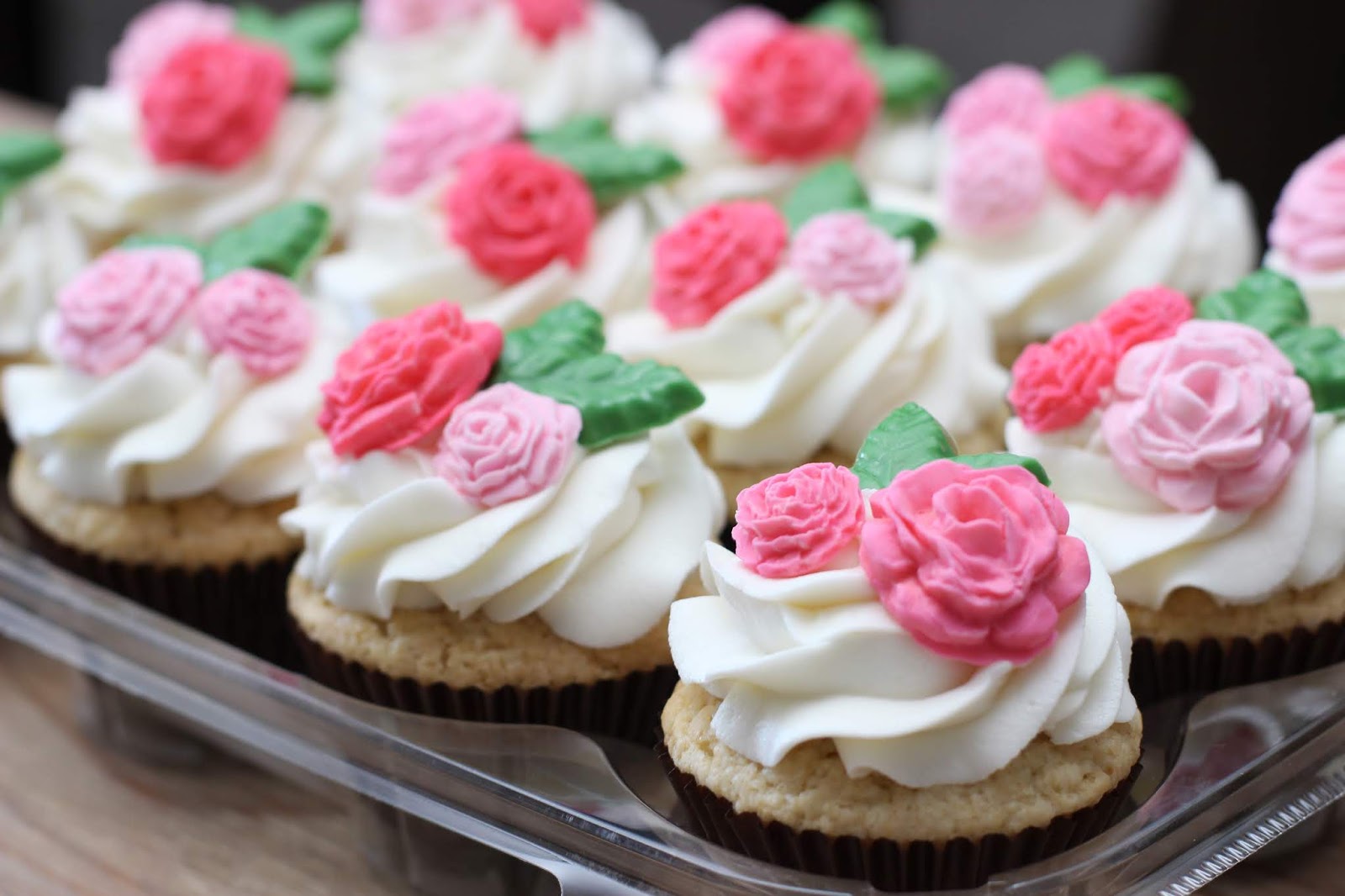 elegant baby shower cupcakes