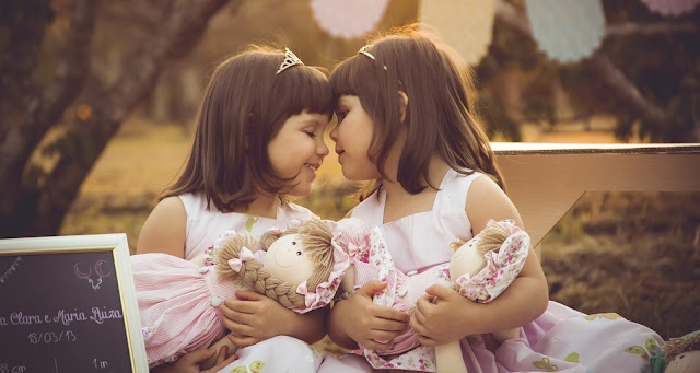 Image: Twin Girls with their dolls, on Pixabay