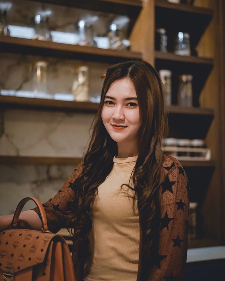 Biodata Artis Dangdut Koplo Nella Kharisma