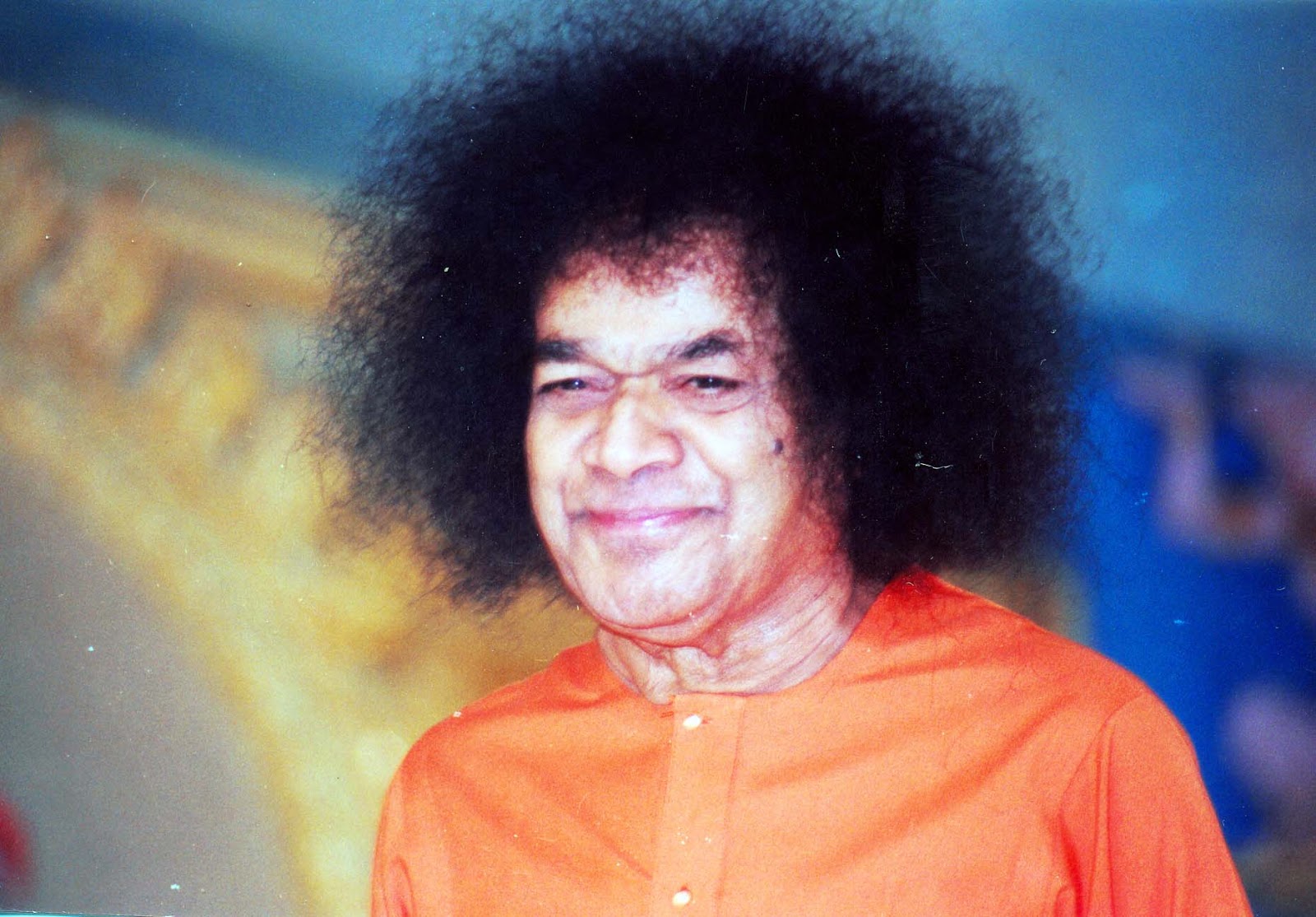 Sathya Sai with Students: The Uniqueness of the Sri Sathya Sai Institutes  of Higher Medical Sciences