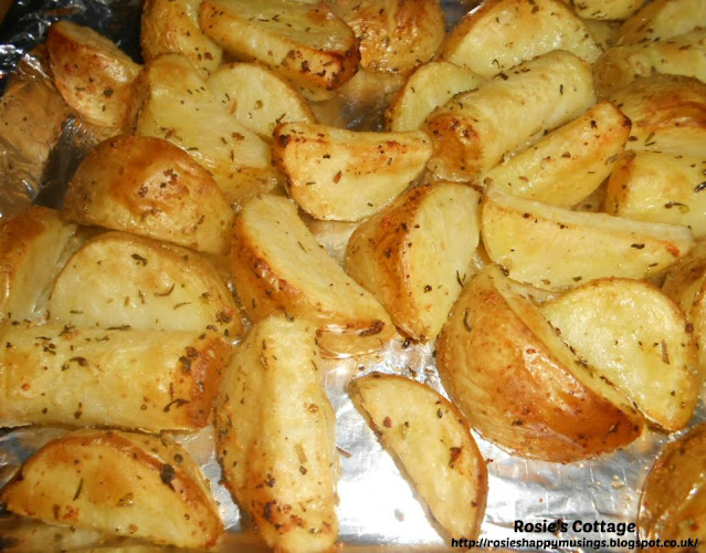 Super Easy Homemade Potato Wedges - Enjoy your wedges honeys x