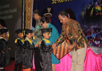 900 Siswa TK dan PAUD Diwisudakan 1 paud oke
