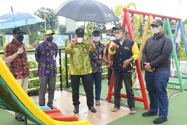 Jefridin Meninjau Lapangan RBRA di Taman Cemara Asri Kota Batam Jefridin Meninjau Lapangan RBRA di Taman Cemara Asri Kota Batam