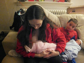 tandem feeding, breasfeeding twins, struggle to breastfeed, 