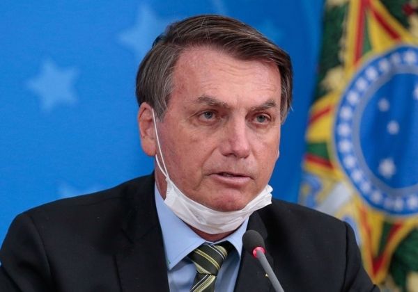 Bolsonaro cita ‘efeitos colaterais’ no uso de máscaras