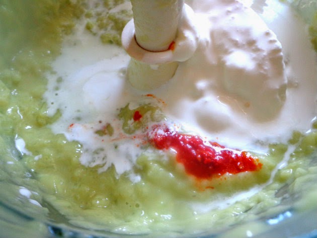 Chilled avocado and cucumber soup by Laka kuharica: Add the hot sauce