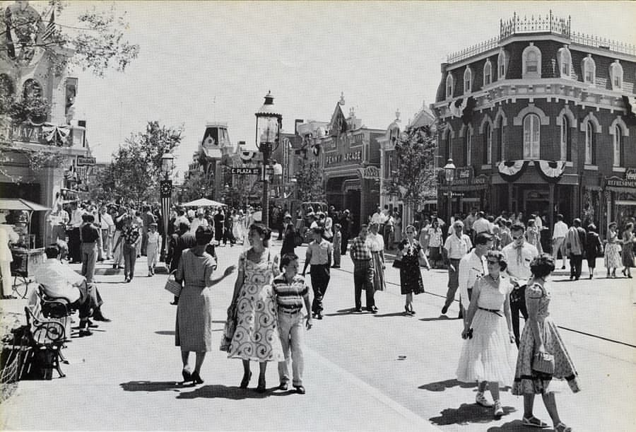 The First Disney Store Opens at a Mall: Today in Disney History