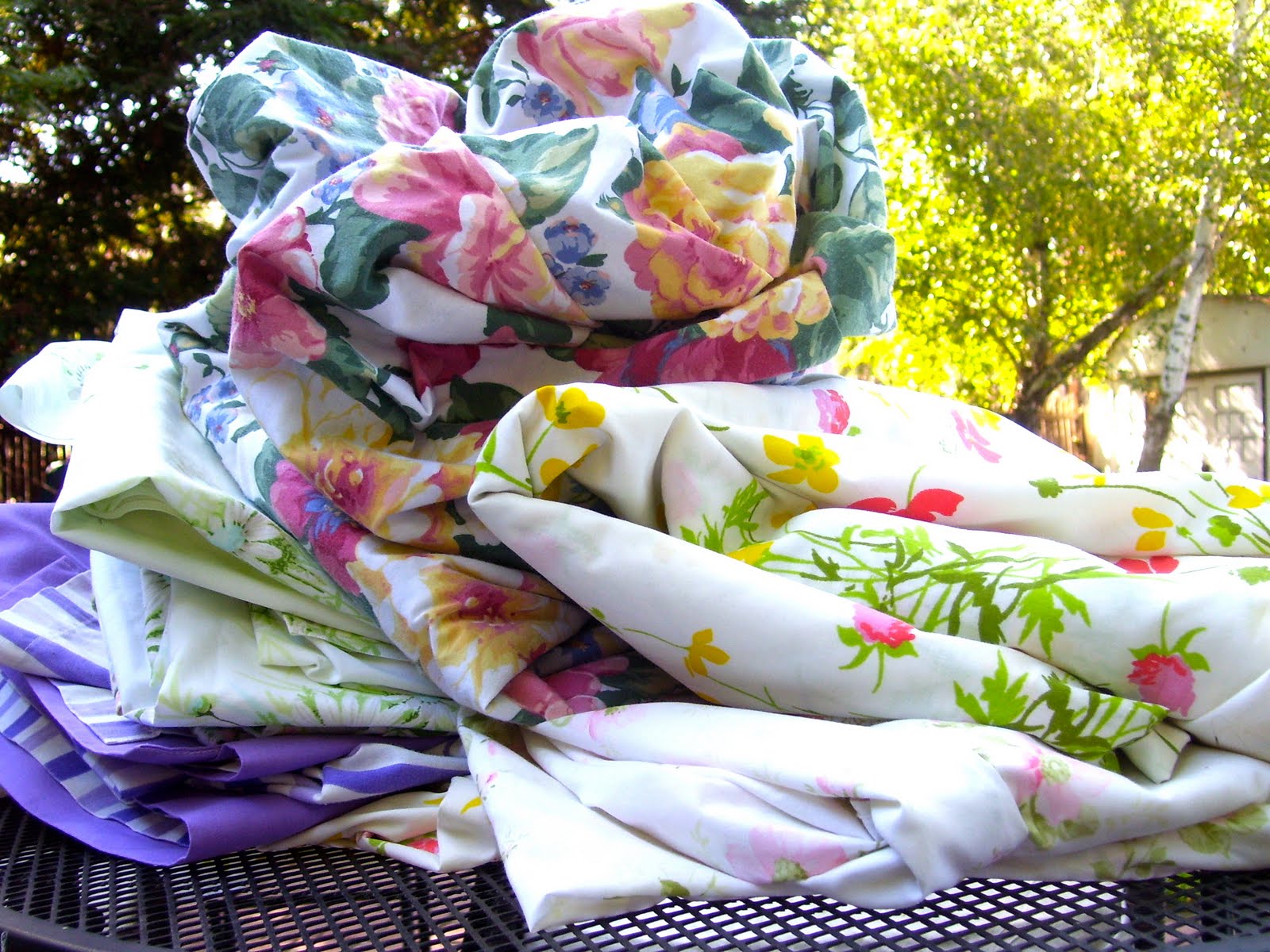 Sweet Bee Cottage Vintage Sheets Galore!