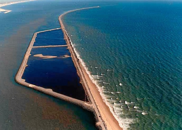 MIL Y UNA HISTORIAS Dique Juan Carlos I, Huelva