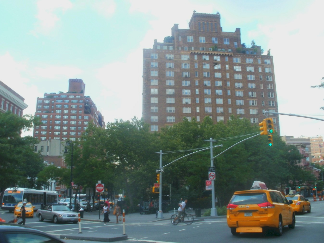 Midtown Blogger/Manhattan Valley Follies Abingdon Square in Northwest Village