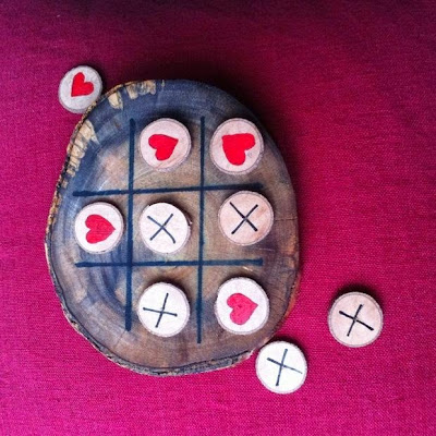 Juego del Gato, en Colombia Juego del Gato, en Colombia "Triqui" y en Estados Unidos Tic Tac Toe con troncos reciclados