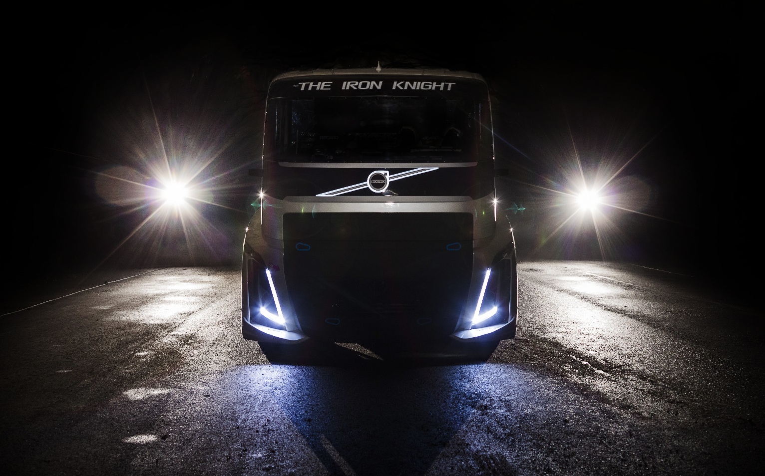 Volvo FHbased 'Iron Knight' World's Fastest Truck With 2400 hp!