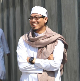 Ust Makky Lazuardi