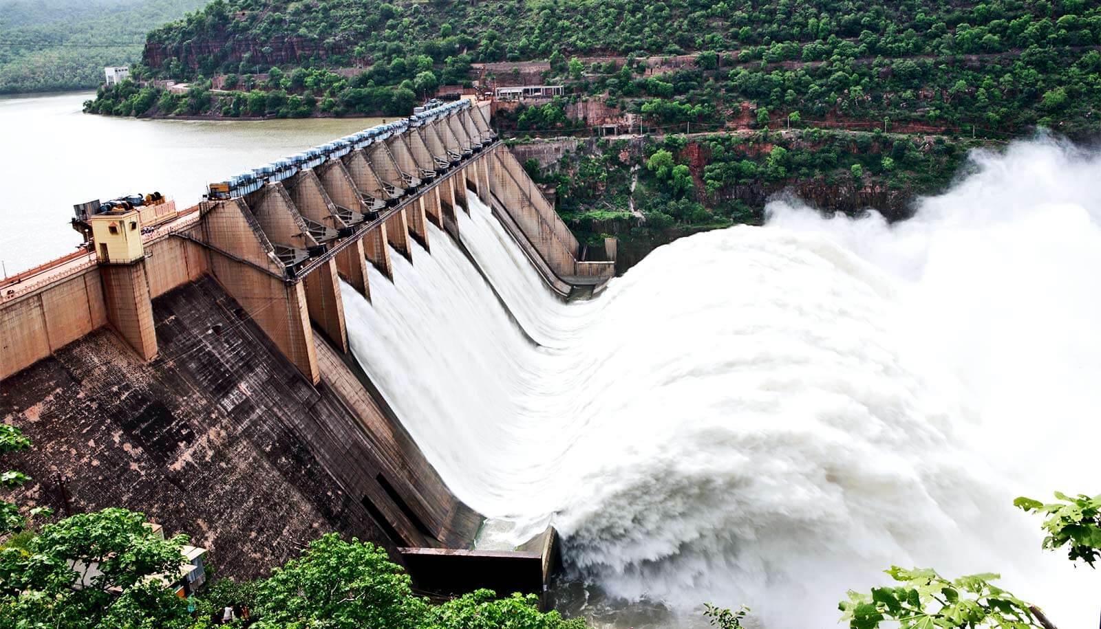 ¿Cuáles son las ventajas y desventajas de la energía hidroeléctrica?