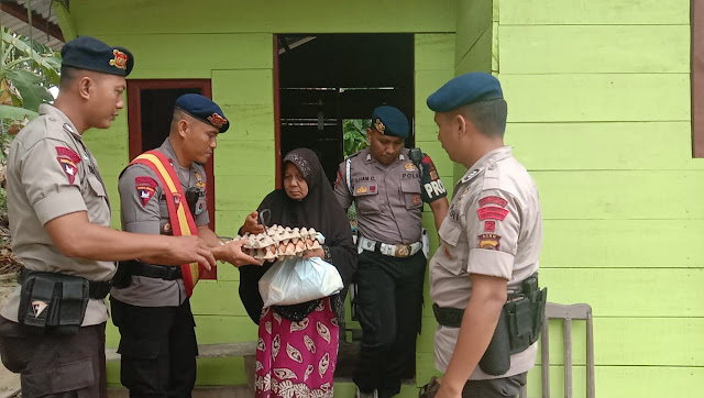 Kompi 2 Batalyon B Pelopor Aramiah Bagi Sembako Untuk Fakir Miskin Januari 10, 2020