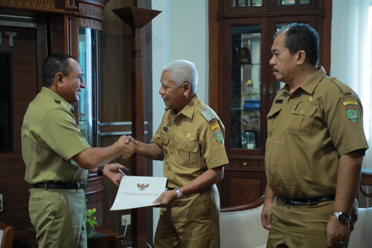 Gubsu Edy Rahmayadi menetapkan Wabup Asahan Surya sebagai Plt Bupati. Gubsu Edy Rahmayadi menetapkan Wabup Asahan Surya sebagai Plt Bupati.