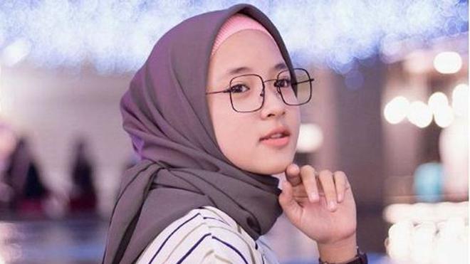 LIRIK LAGU HMM HMM (DEEN ASSALAM) - NISSA SABYAN - AHOK INDONESIA UPDATE