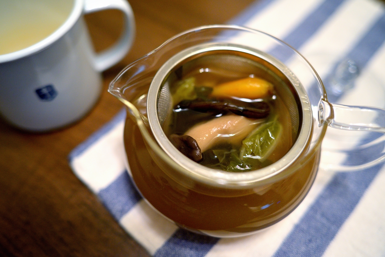 paper and plates Vegetable Tea