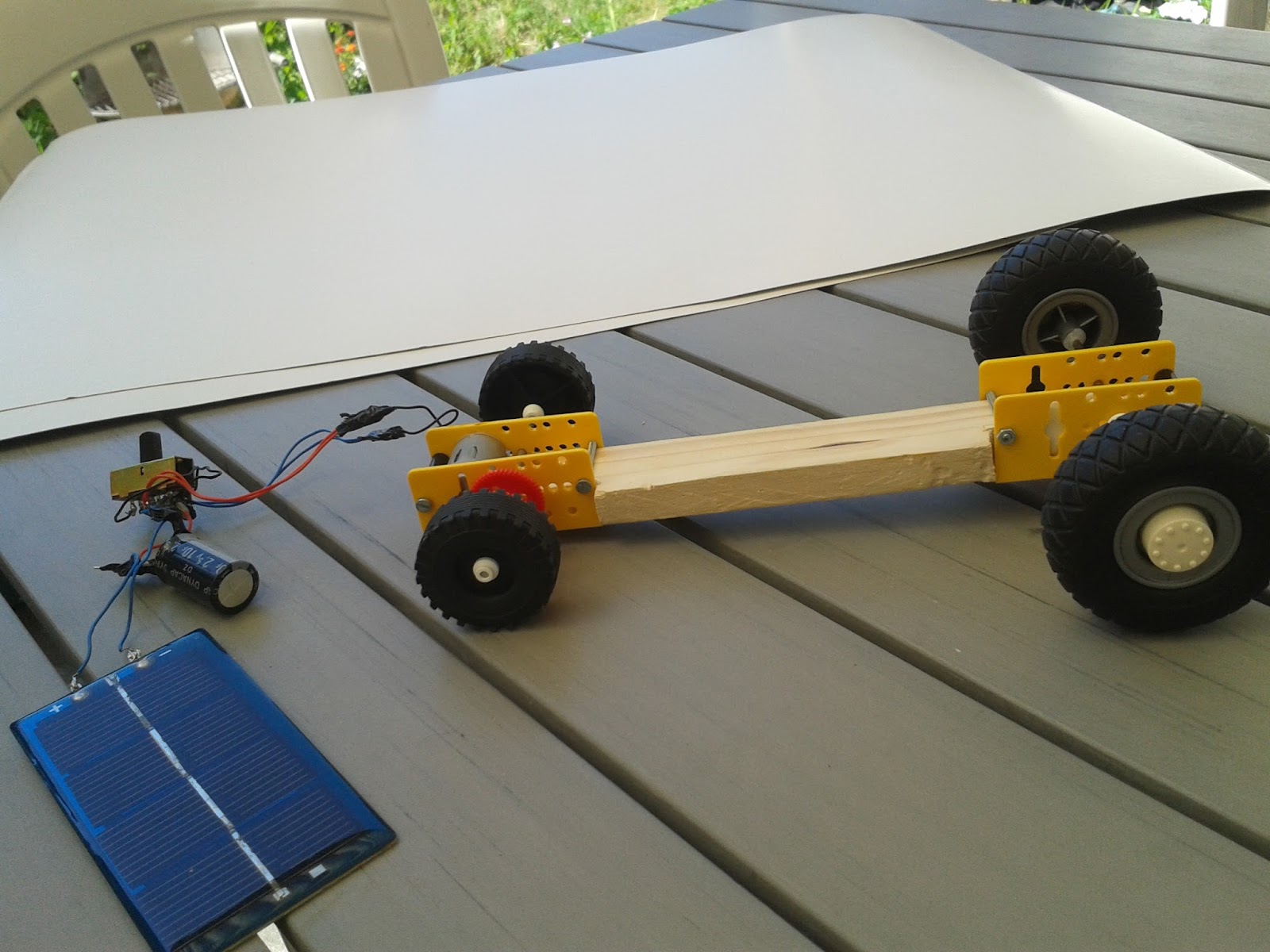 Solarautos2015: Gehäuse bauen und Solarauto zusammensetzen