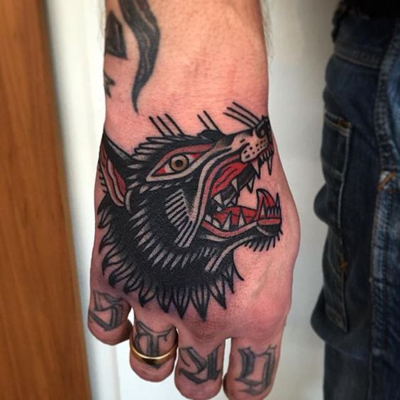 TATUAGEM NA MÃO MASCULINA: 35 Ideias de Tattoos na Mão pra inspirar!   Tatuagens na mão para homens, Tatuagem na mão, Tatuagem na mão masculino