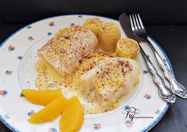 Popietas de merluza con muselina de naranja