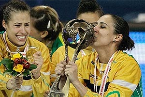 Brasil fatura histórico título mundial no handebol e cala caldeirão sérvio