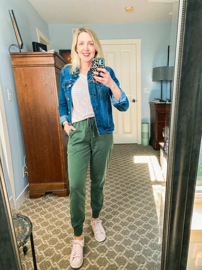 Pants Outfit Shirts To Wear With Joggers Black Jogger Pants Outfit