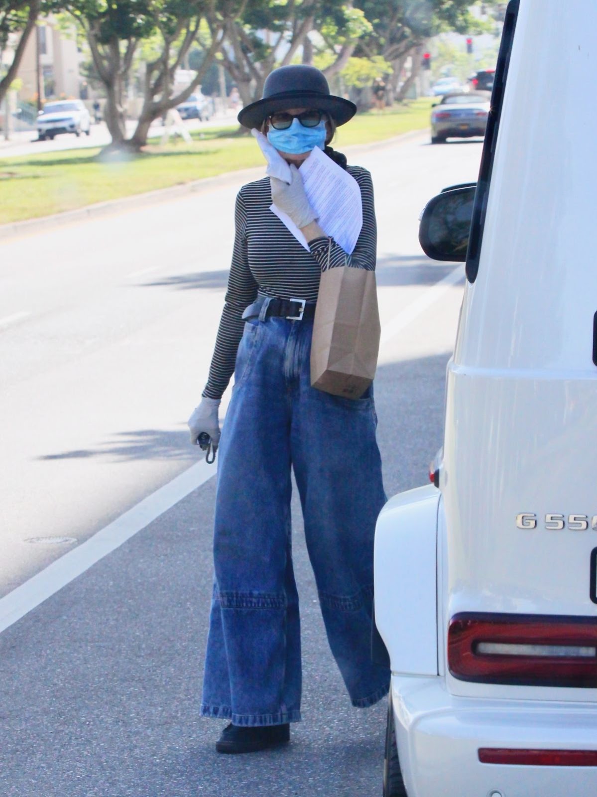 Diane Keaton Leaves Dentist Office in Brentwood 7 may-2020