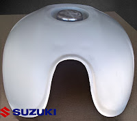 Serbatoio Suzuki GS Inazuma replica, serbatoio vetroresina, cafe racer, ricambi serbatoio moto