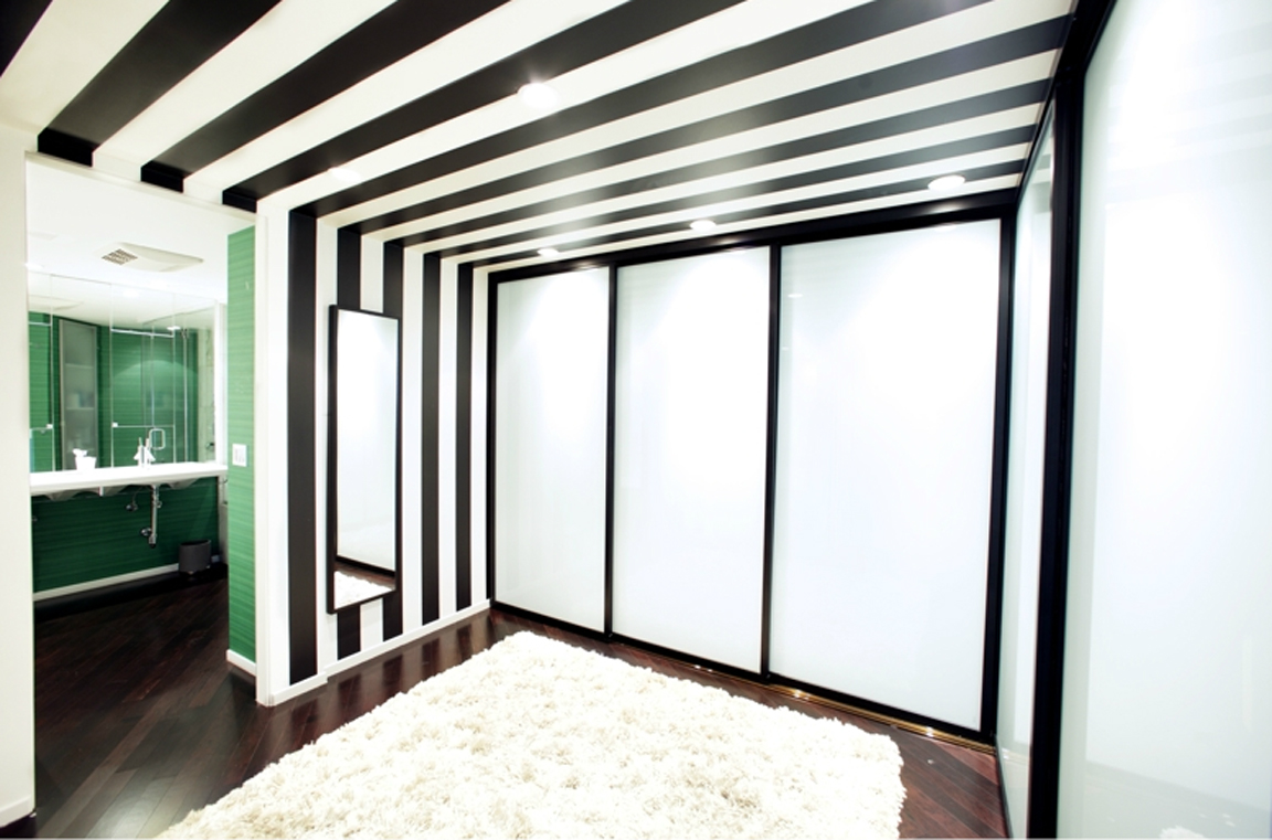 Displaying 17> Images For - Black And White Striped Wall...