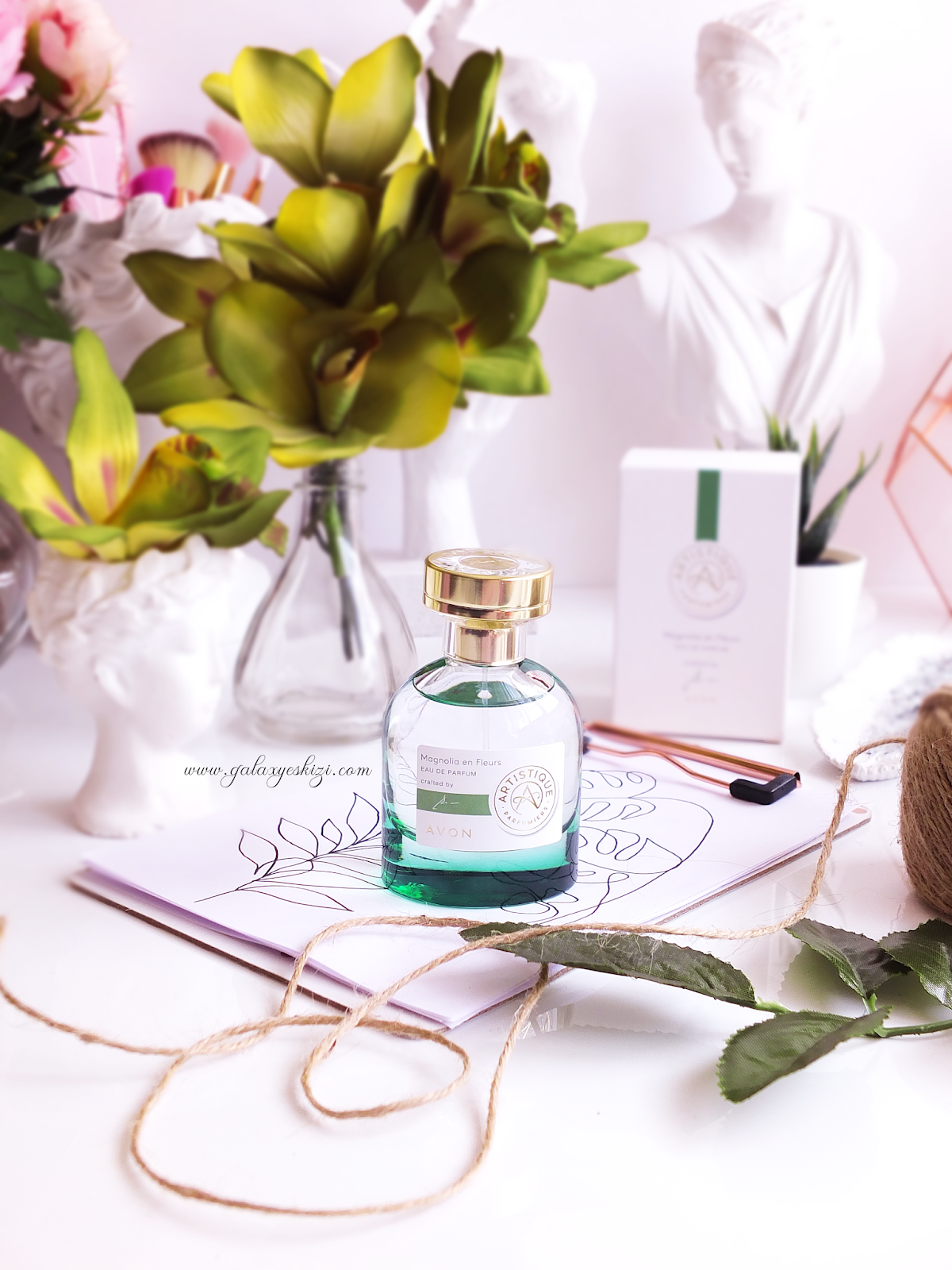 Avon Artistique Magnolia En Fleurs Parfüm - Galaxyeskizi Moda Dünyası