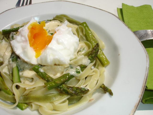 Kochbuch für Max und Moritz: Tagliatelle mit Parmesansahnesauce, grünem ...